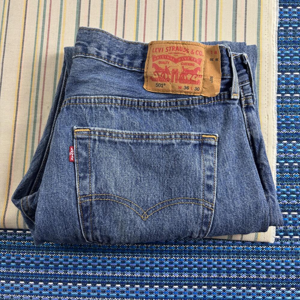 Levis 501 Jeans Mens 36x30 Blue Medium Wash Button Fly Straight Denim Pants EC